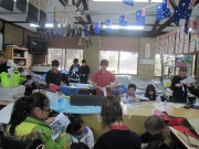 圖四 本校同學亦有機會跟澳洲同學一起學習，參予不同課堂的活動。