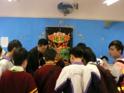 15. 不少市民到賭場碰碰運氣，期望不勞而獲