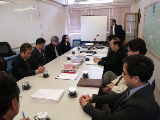 會議前校董一同祈禱