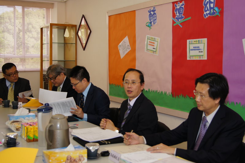 校董會由校監主持會議