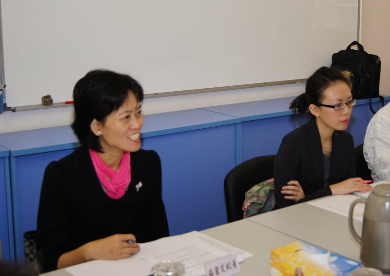 獨立校董羅靈芝校長(左)及校友校董張麗婷小姐(右)