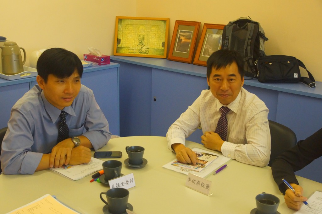 (左起)教師校董 馬振全老師及李栢燊老師