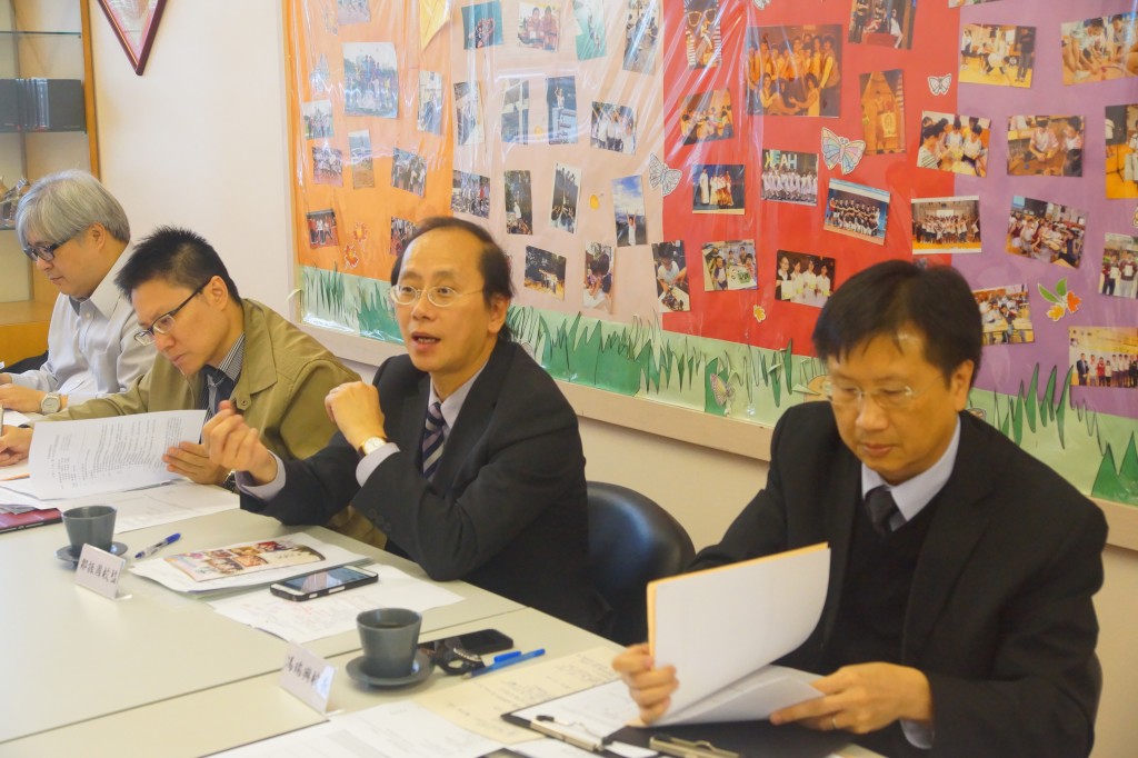 (左起)校監 鄒振國先生及校長 馮瑞興校長